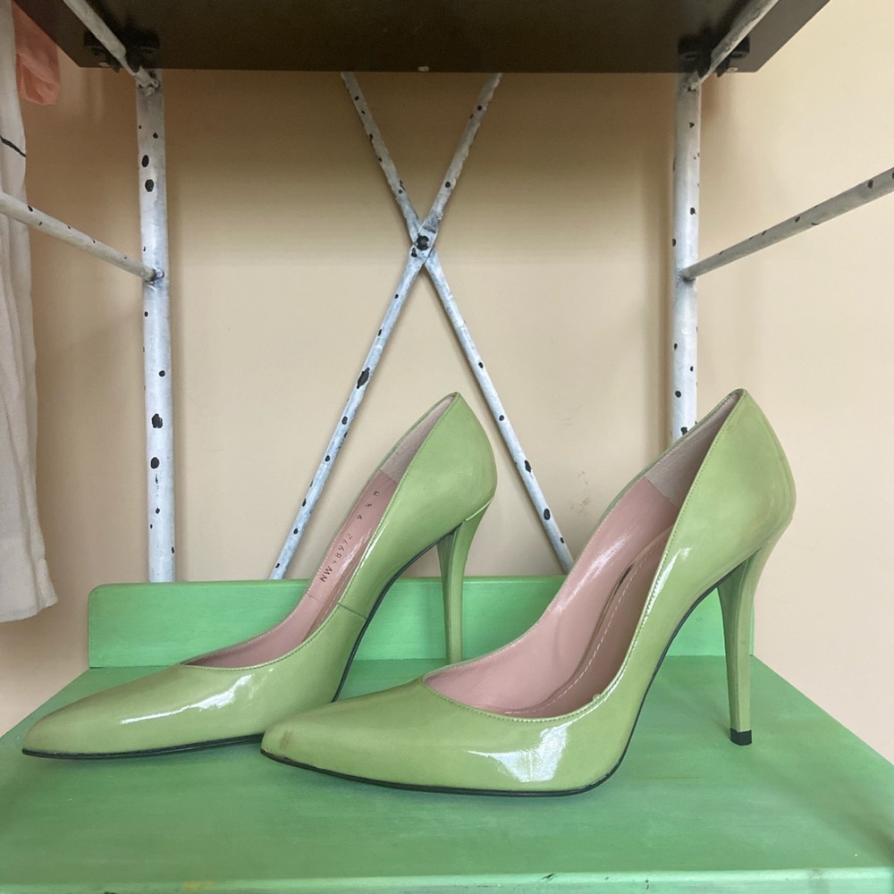 Stuart Weitzman Green Pointed Heel - image 2
